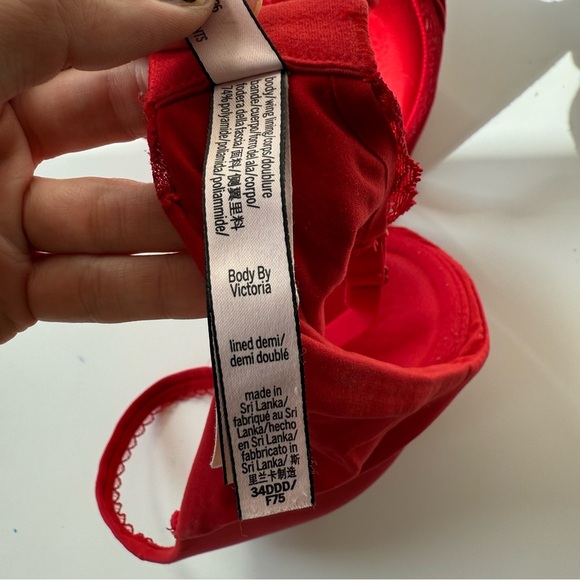 Victorias Secret Lined Demi Bra Underwire Molded Cup Convertible Red - Picture 5 of 5